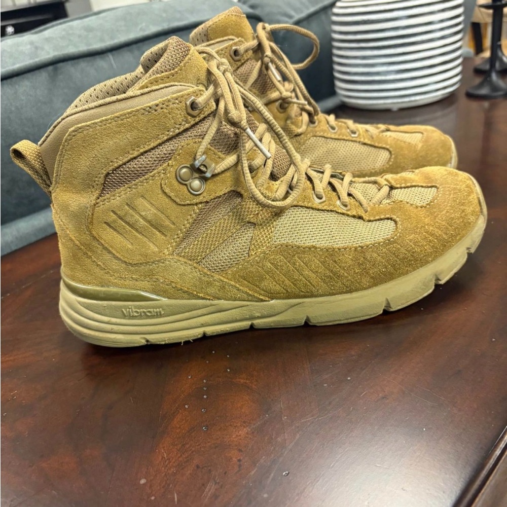 DANNER FULLBORE 4.5" COYOTE HOT TACTICAL BOOTS 20512 -Mens 9.5 used